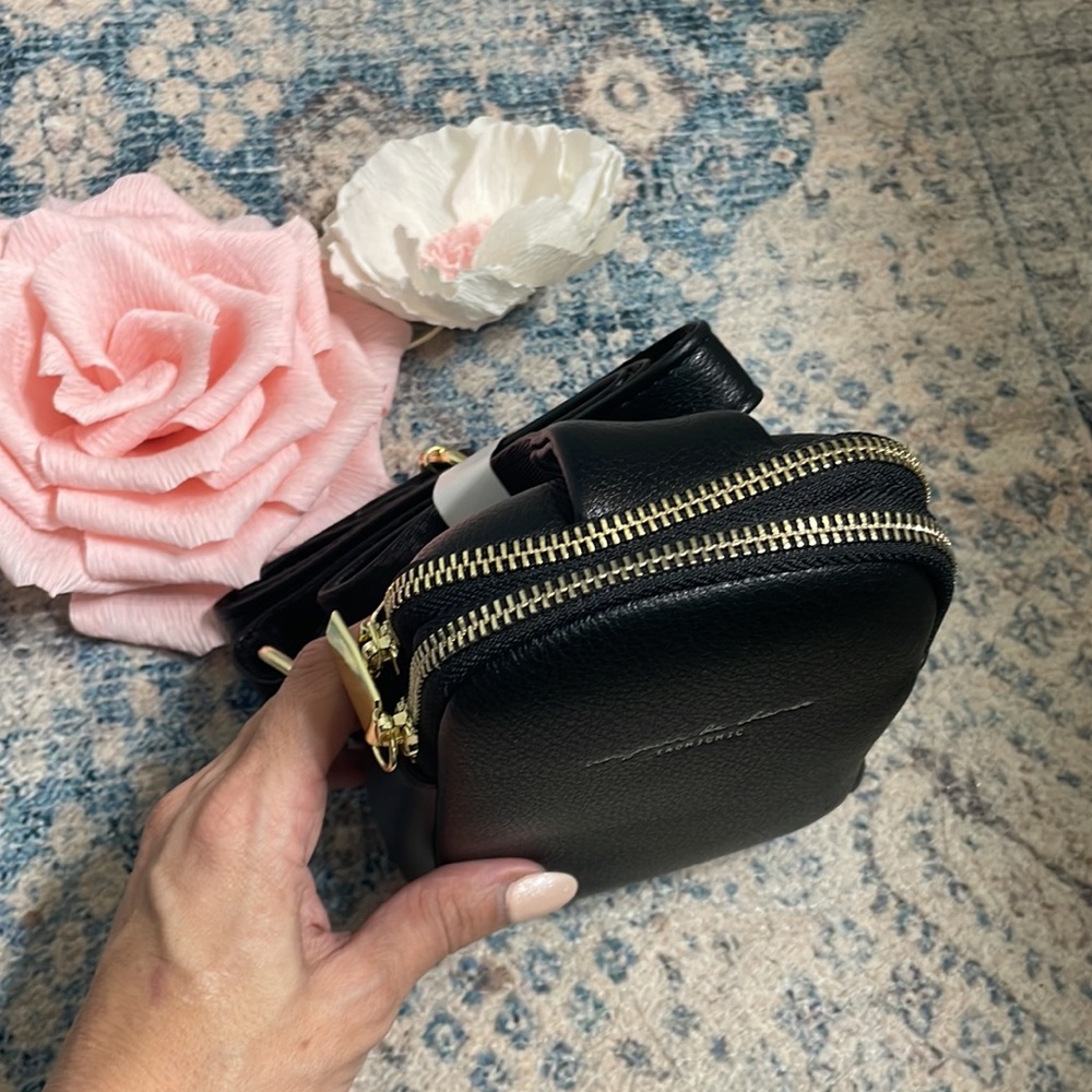Addison crossbody vegan leather purse NWT - Picture 2 of 5